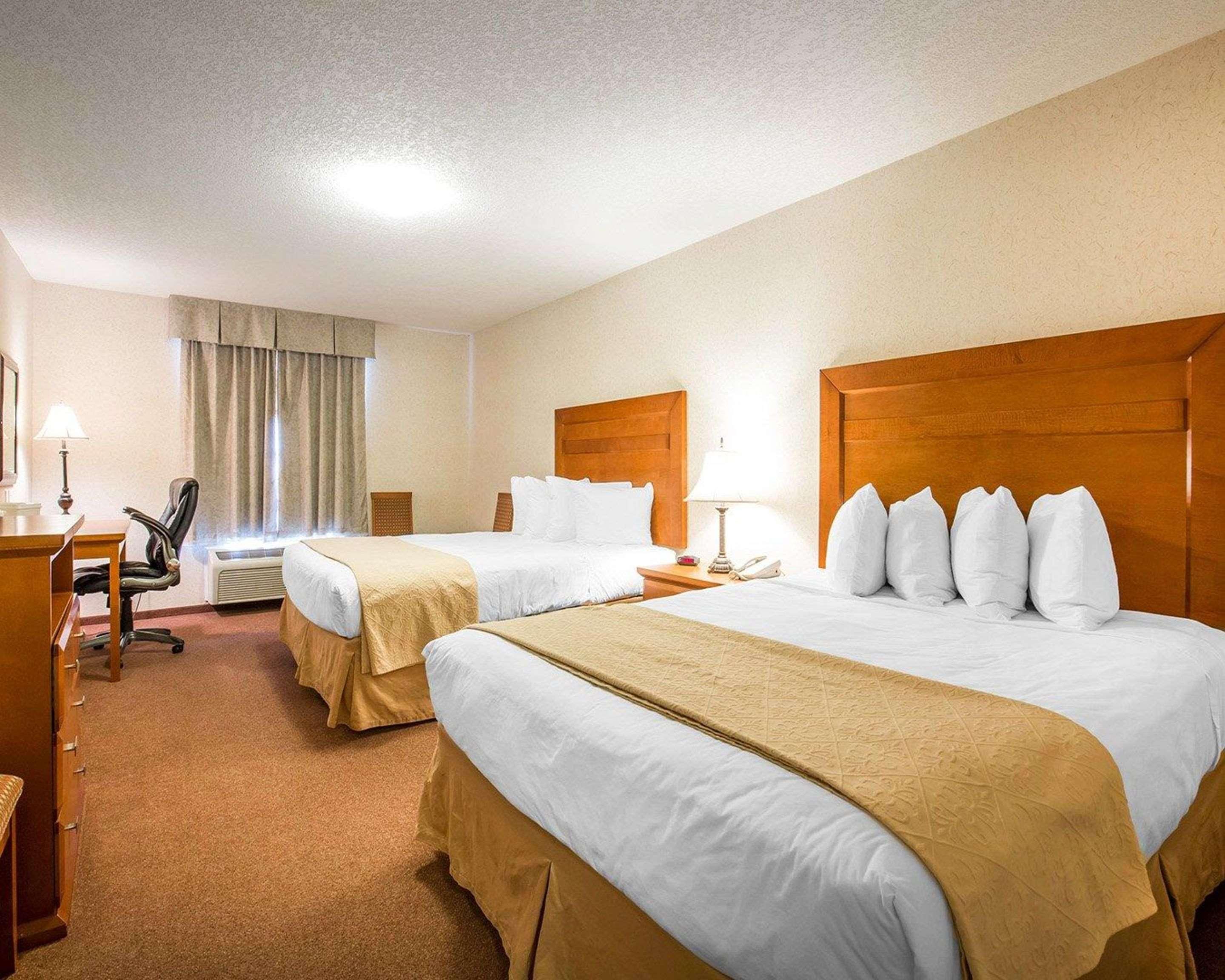 Quality Inn & Suites Lethbridge Esterno foto