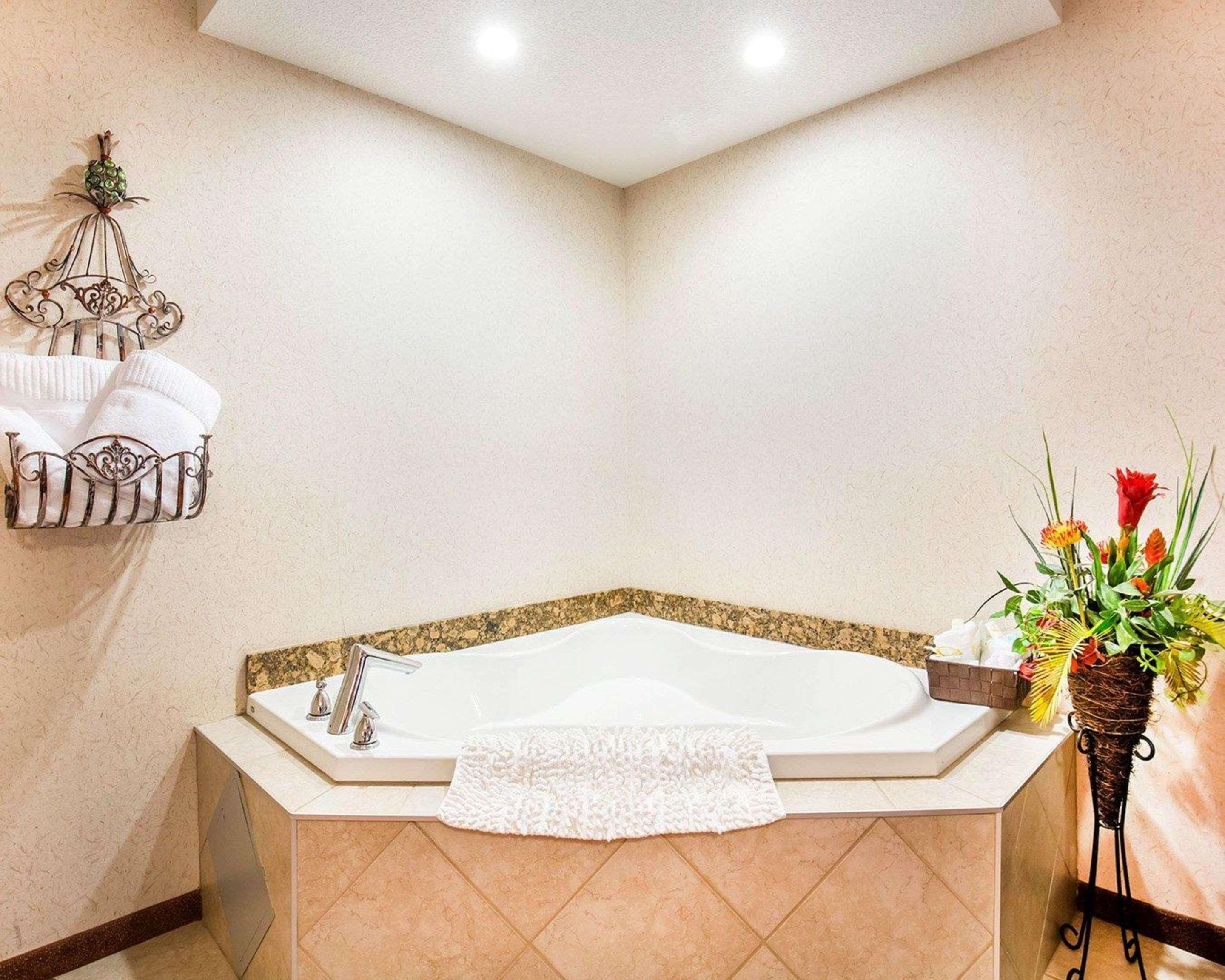 Quality Inn & Suites Lethbridge Esterno foto