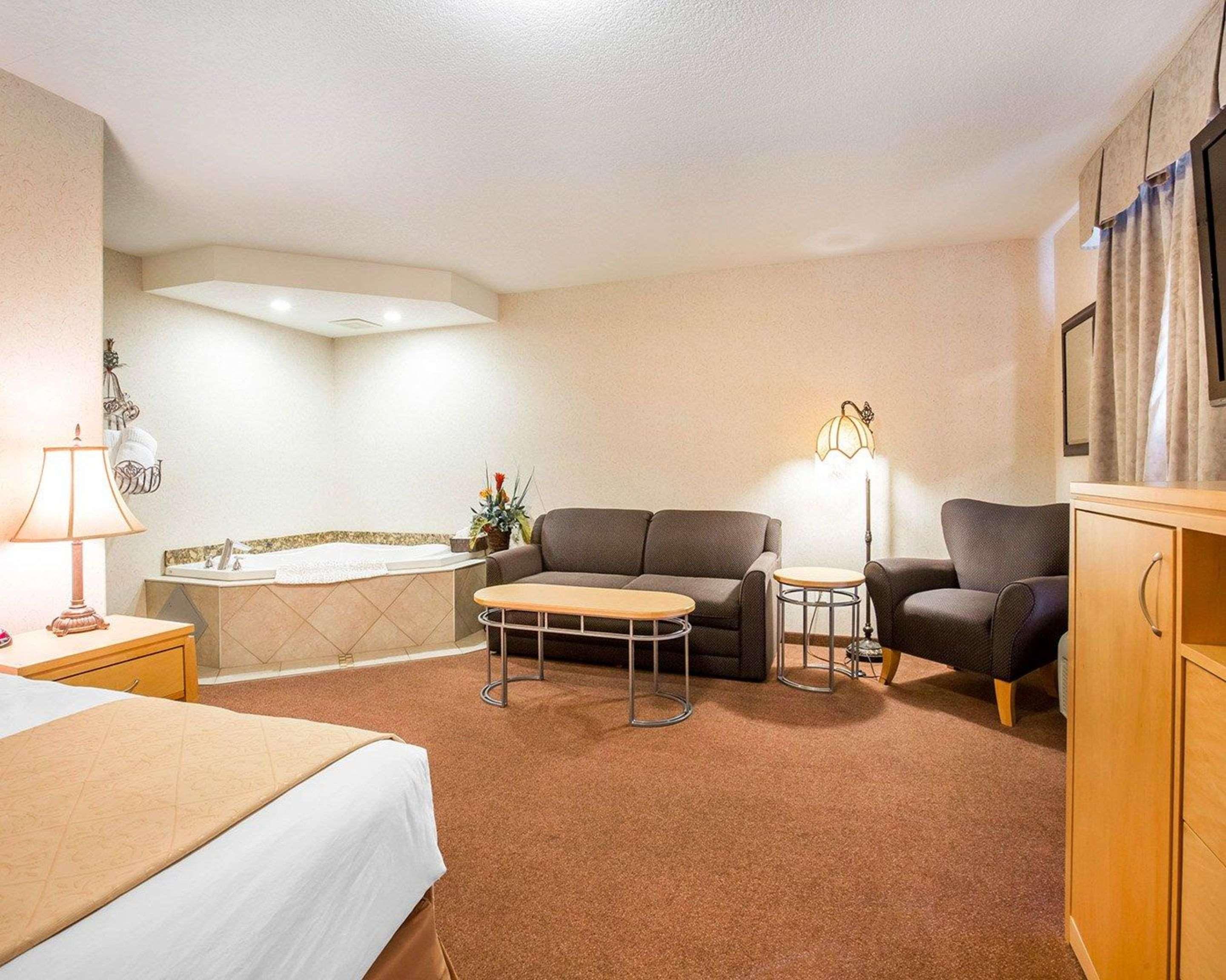 Quality Inn & Suites Lethbridge Esterno foto