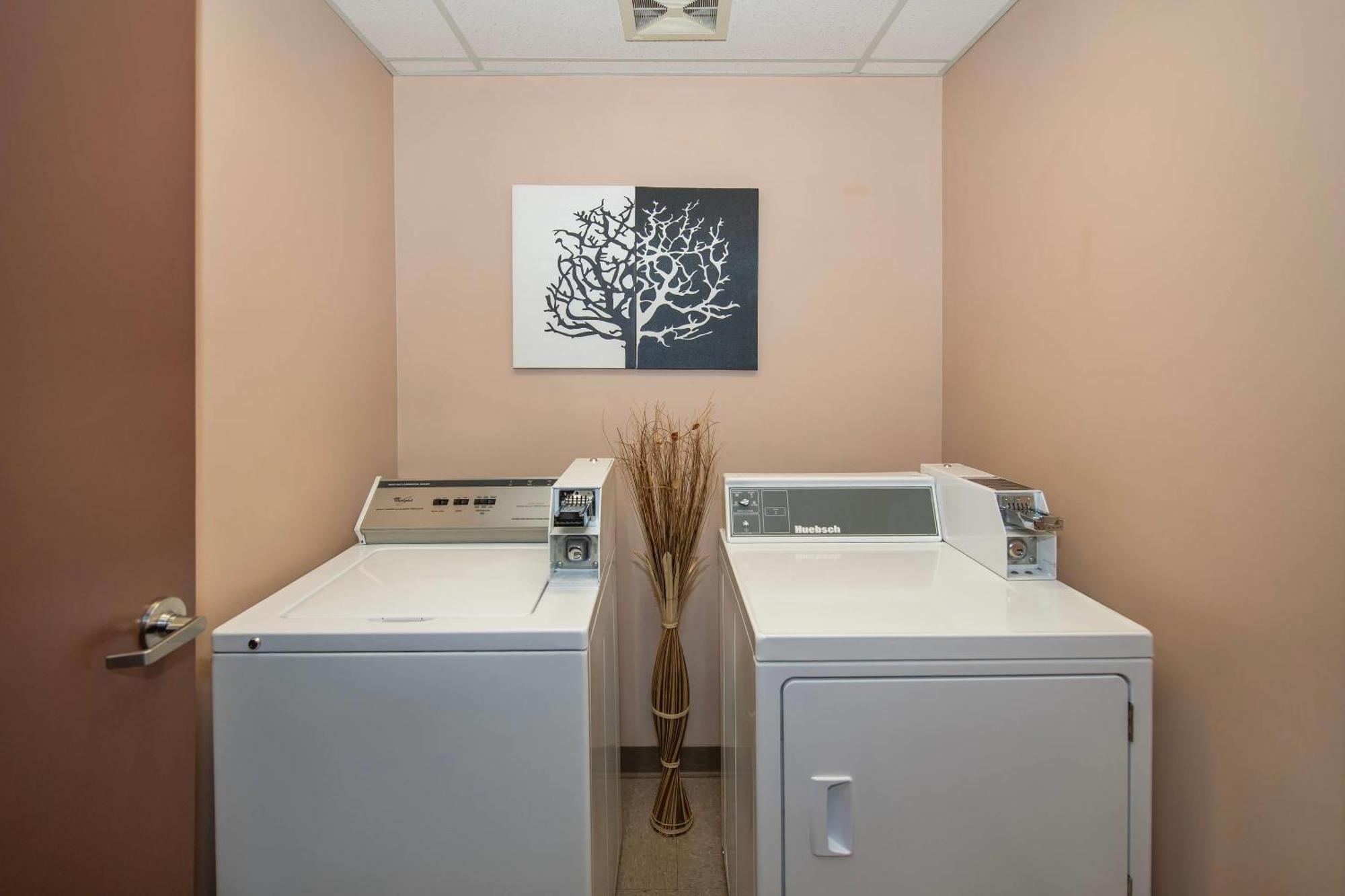 Quality Inn & Suites Lethbridge Esterno foto