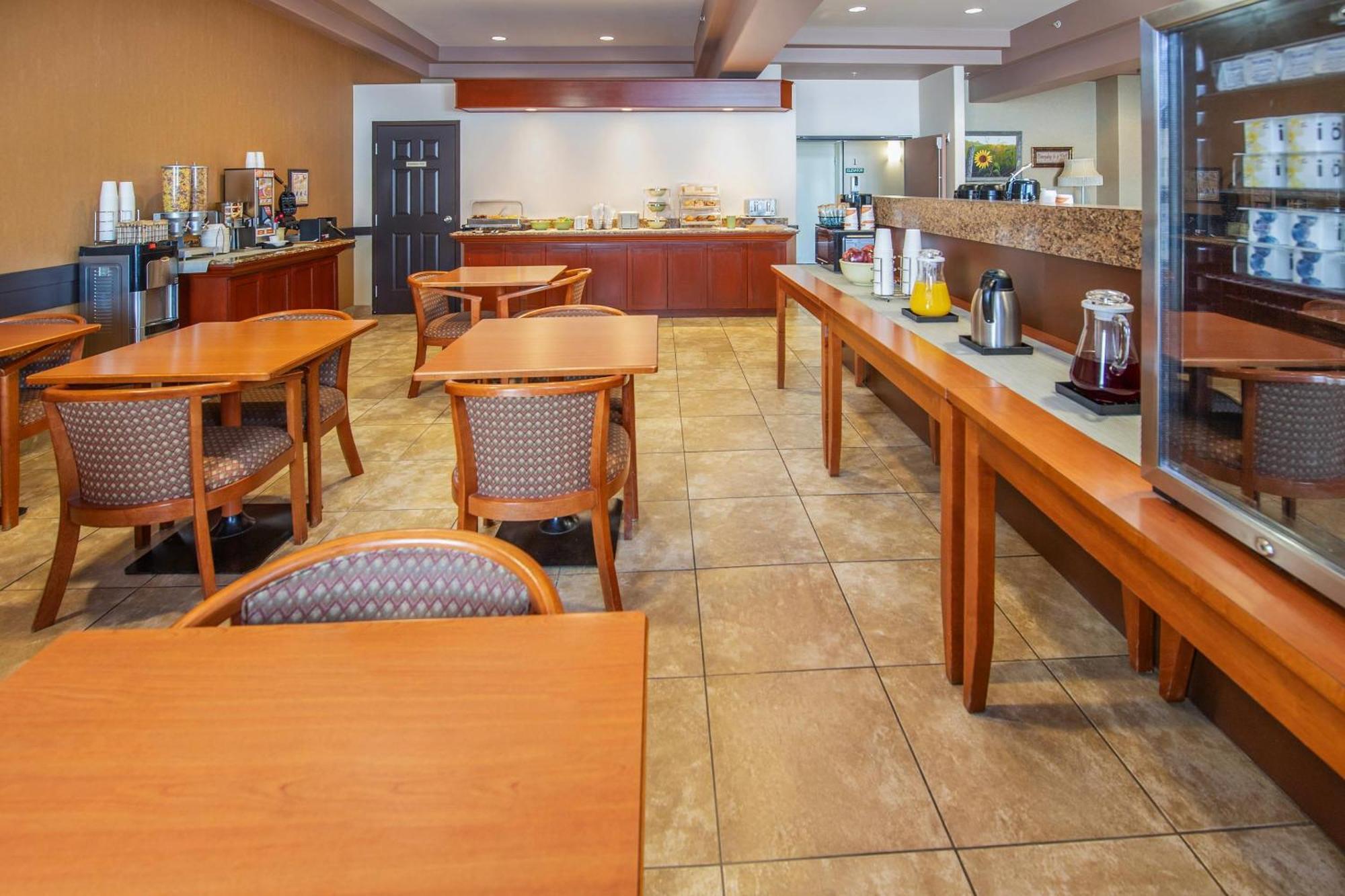 Quality Inn & Suites Lethbridge Esterno foto