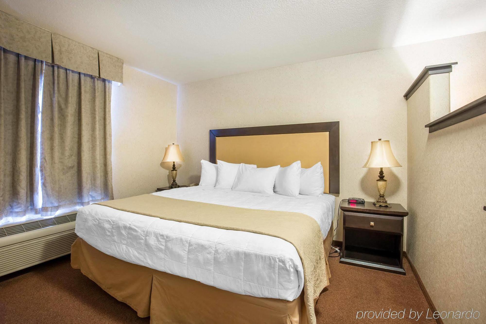 Quality Inn & Suites Lethbridge Esterno foto